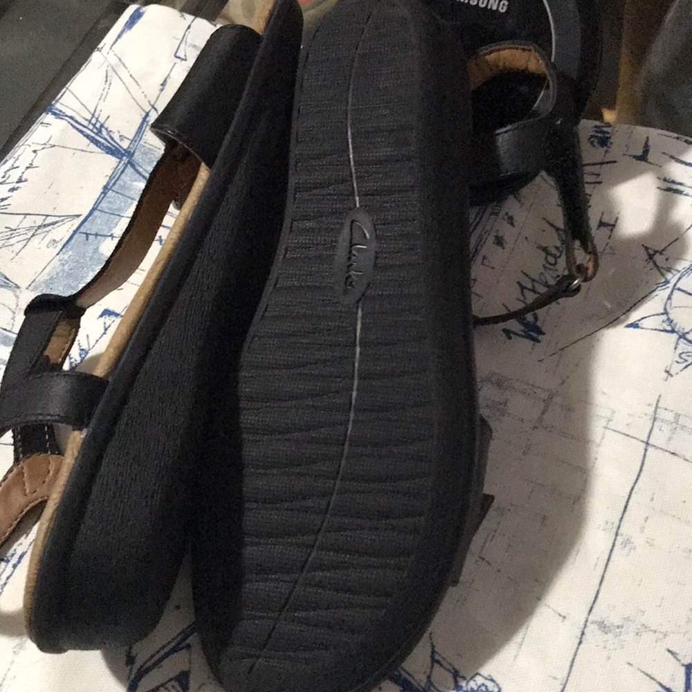 Clarks - Picture 3 of 5